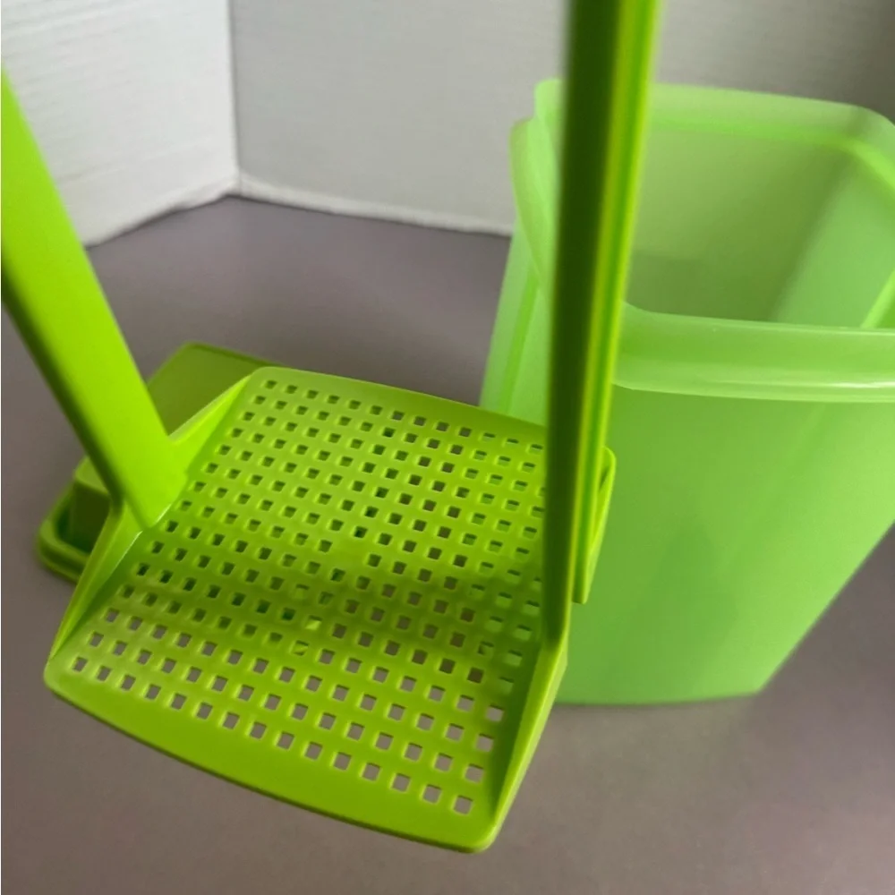 Vintage Tupperware Pick-a-deli Green Pickle Container